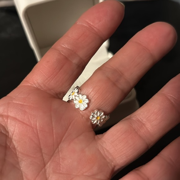 Dainty Enamel Daisy Flower Stackable Delicate Adjustable Silver Tone Ring NEW - Picture 14 of 14